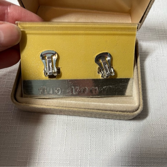 Vintage signed Vendome faux pearl rhinestone silver tone clip on earrings - Picture 2 of 4